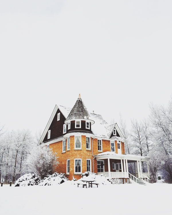 Casa en invierno con caldera de gas